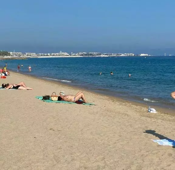 Aamiaismajoitus (B&B) Chambre Spacieuse Indépendante Dans Villa Plus Parking Privée