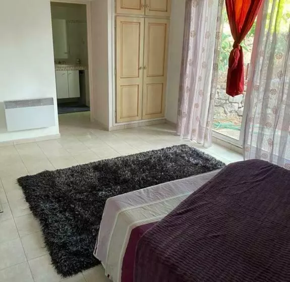Aamiaismajoitus (B&B) Chambre Spacieuse Indépendante Dans Villa Plus Parking Privée
