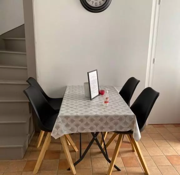 ペンション 2 Chambres, 4 A 6 Voyageurs En Centre Ville, à 5 Mins Du Zoo