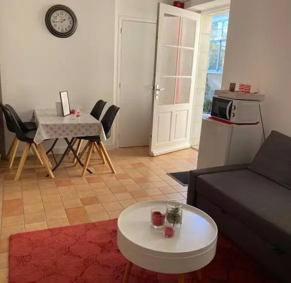 ペンション 2 Chambres, 4 A 6 Voyageurs En Centre Ville, à 5 Mins Du Zoo