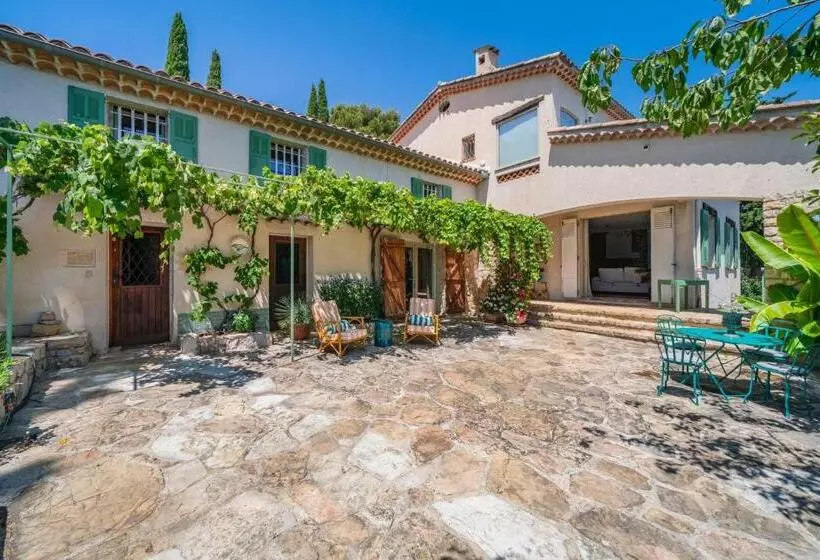 Majatalo Domaine Des Encourdoules