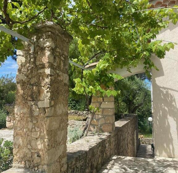 פנסיון Domaine Des Encourdoules