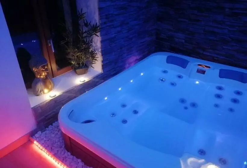 Majatalo Gîte Le Petit Crocq Avec Spa Privatif