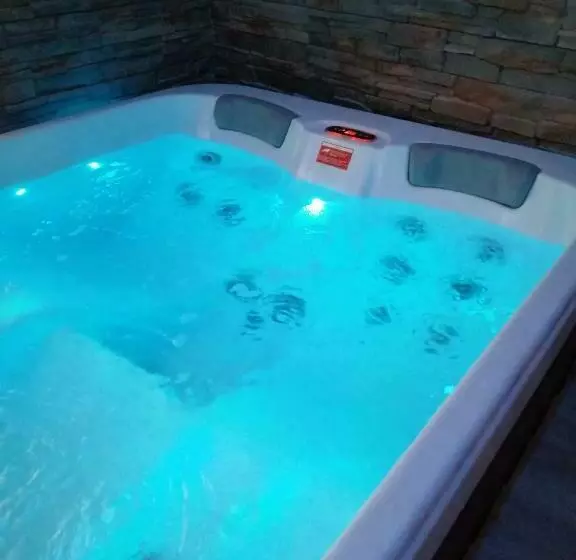 Majatalo Gîte Le Petit Crocq Avec Spa Privatif