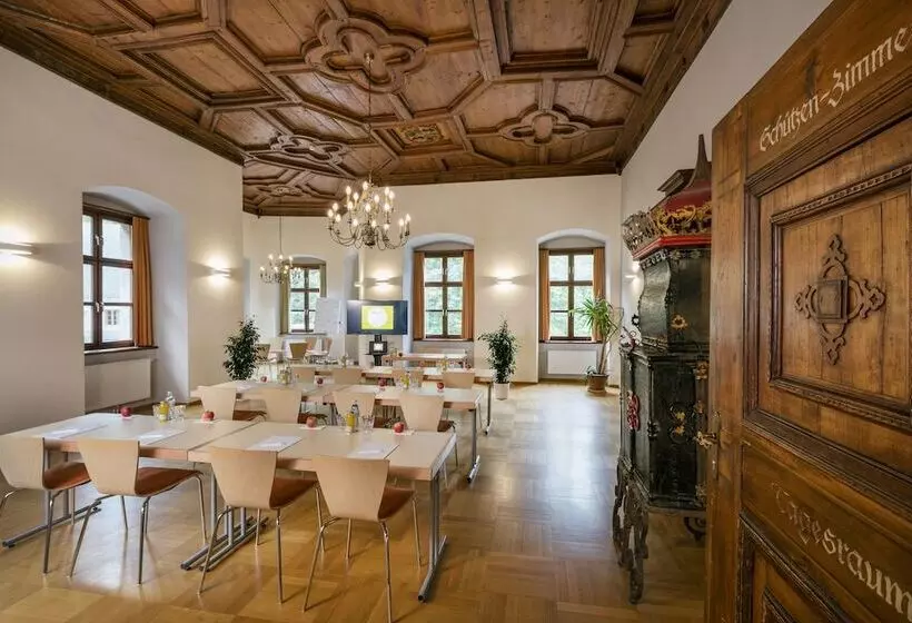 ユースホステル Jufa Hotel Schloss Röthelstein