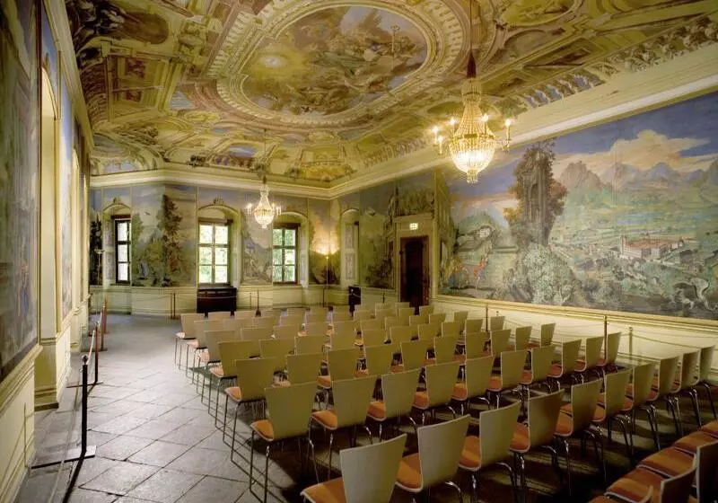 ユースホステル Jufa Hotel Schloss Röthelstein