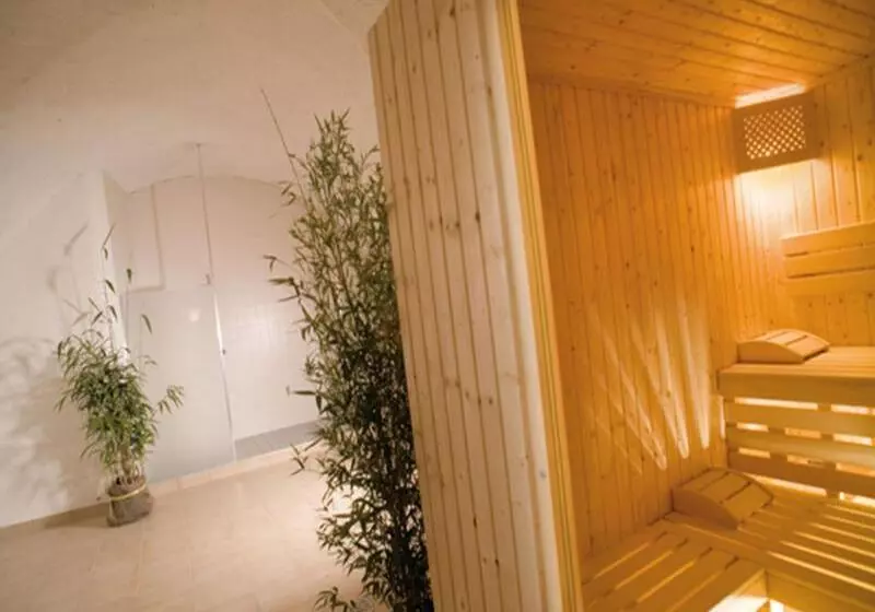 ユースホステル Jufa Hotel Schloss Röthelstein