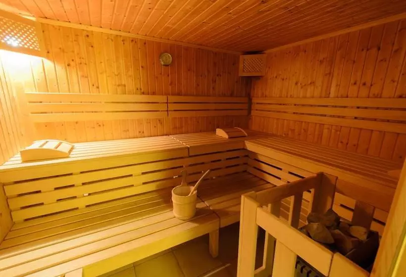 ユースホステル Jufa Hotel Schloss Röthelstein