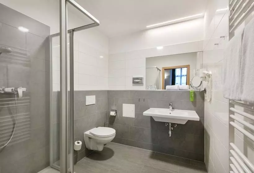 ユースホステル Jufa Hotel Schloss Röthelstein