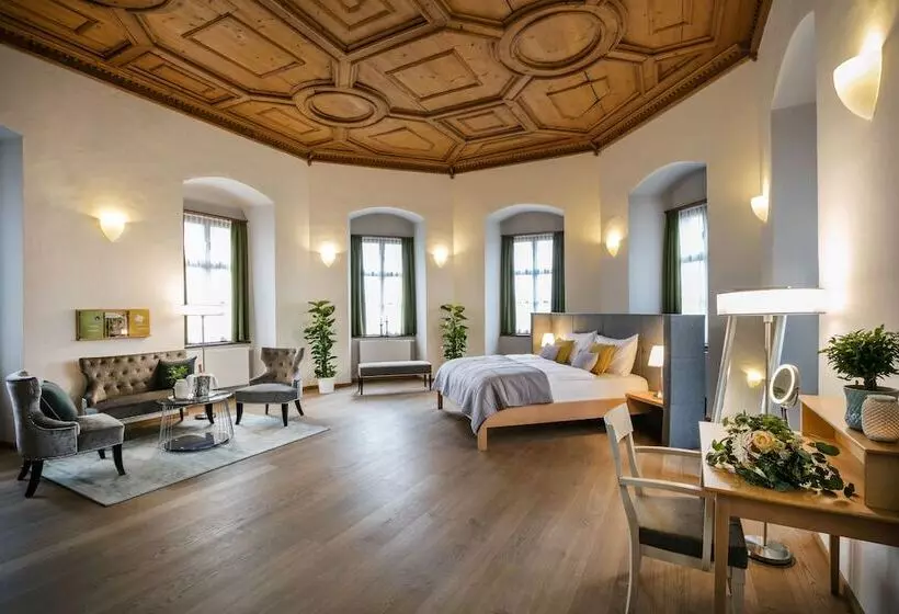 ユースホステル Jufa Hotel Schloss Röthelstein