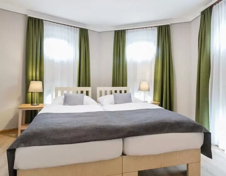 ユースホステル Jufa Hotel Schloss Röthelstein