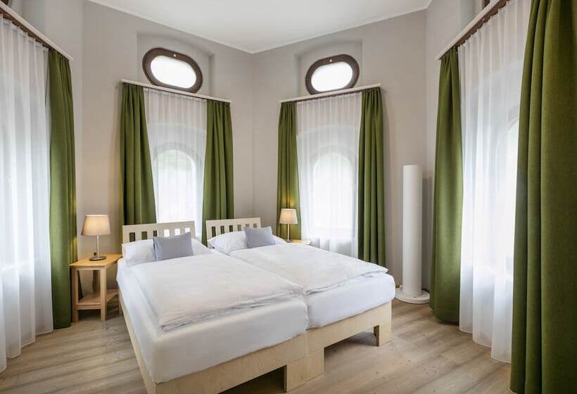 旅馆 Jufa Hotel Schloss Röthelstein