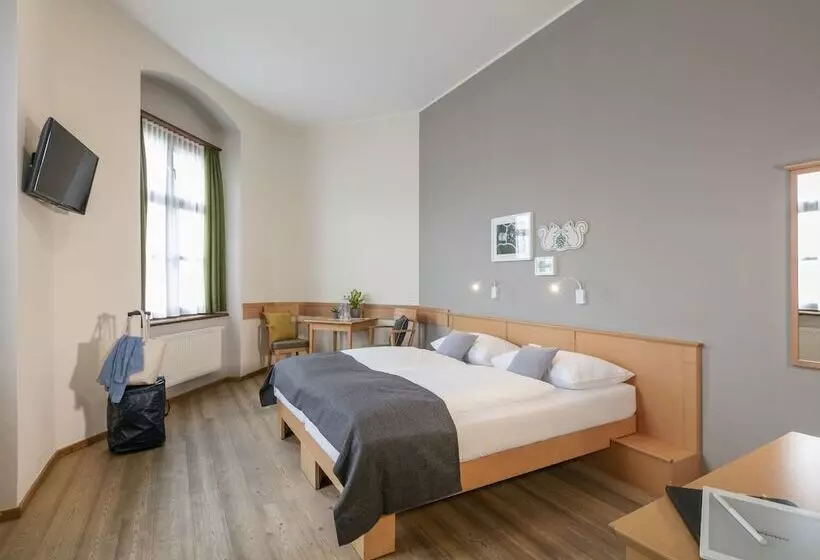 ユースホステル Jufa Hotel Schloss Röthelstein