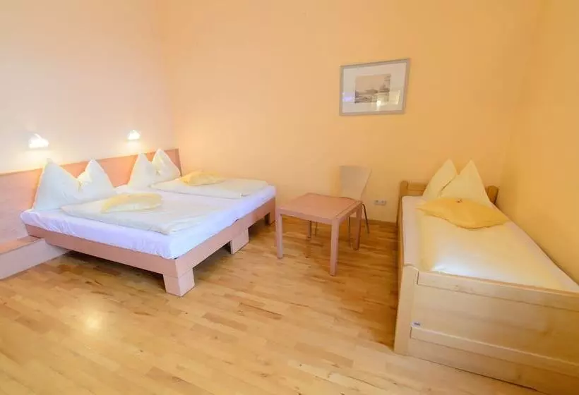 ユースホステル Jufa Hotel Schloss Röthelstein