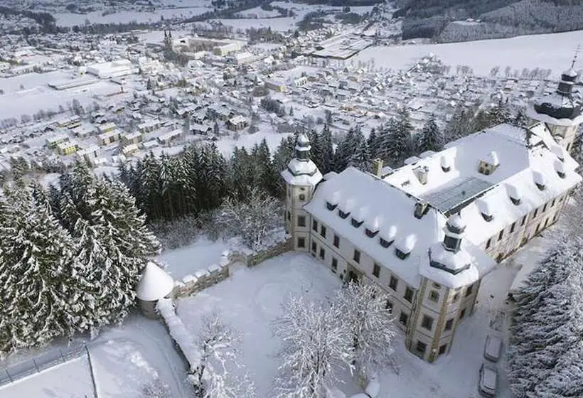ユースホステル Jufa Hotel Schloss Röthelstein