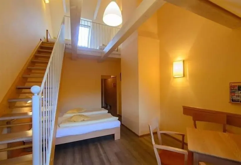 ユースホステル Jufa Hotel Schloss Röthelstein