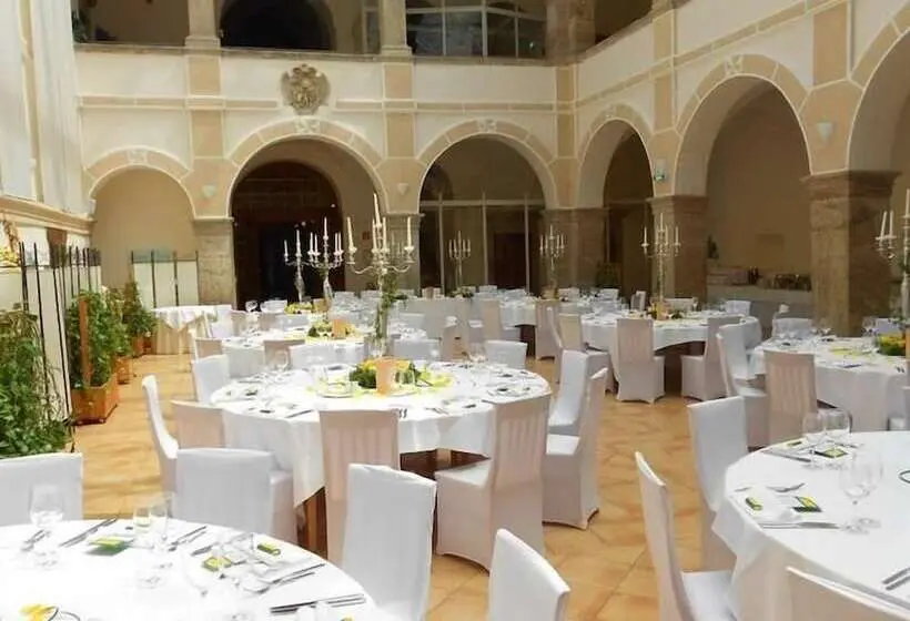 ユースホステル Jufa Hotel Schloss Röthelstein
