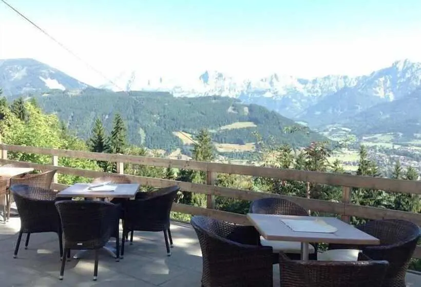 ユースホステル Jufa Hotel Schloss Röthelstein