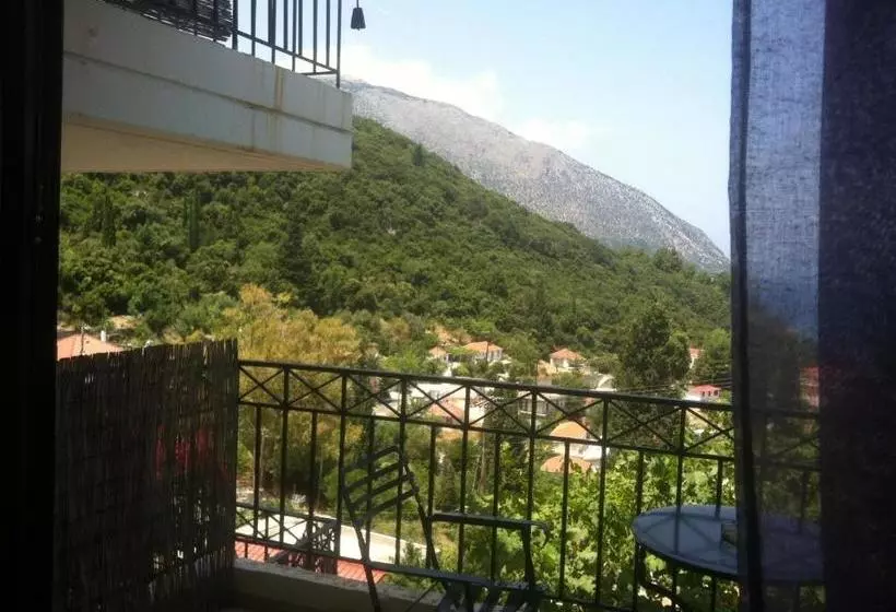 Giannatos Studios Makis