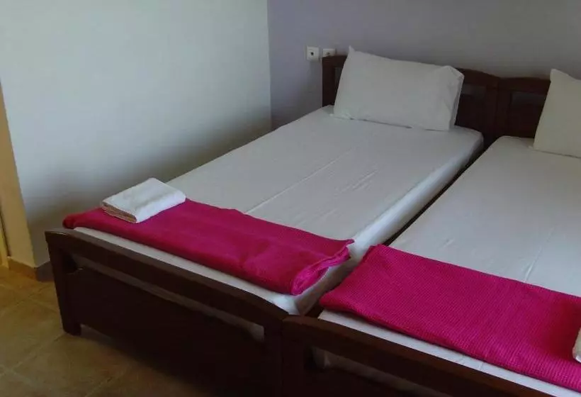 Giannatos Studios Makis