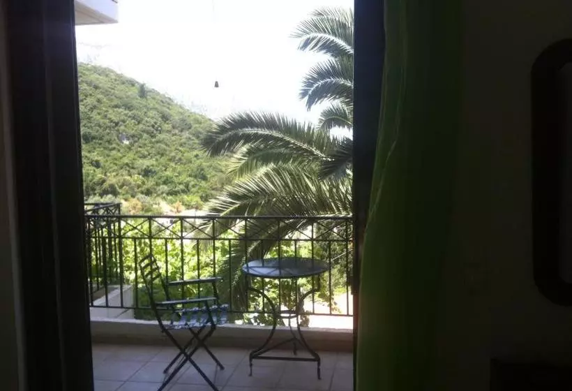 Giannatos Studios Makis