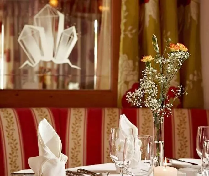 ホテル Alpenjuwel Jäger