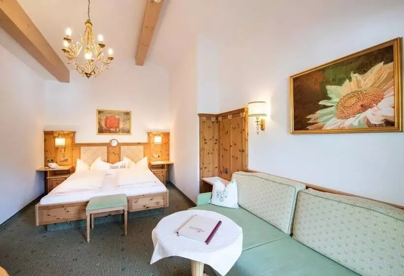 ホテル Alpenjuwel Jäger