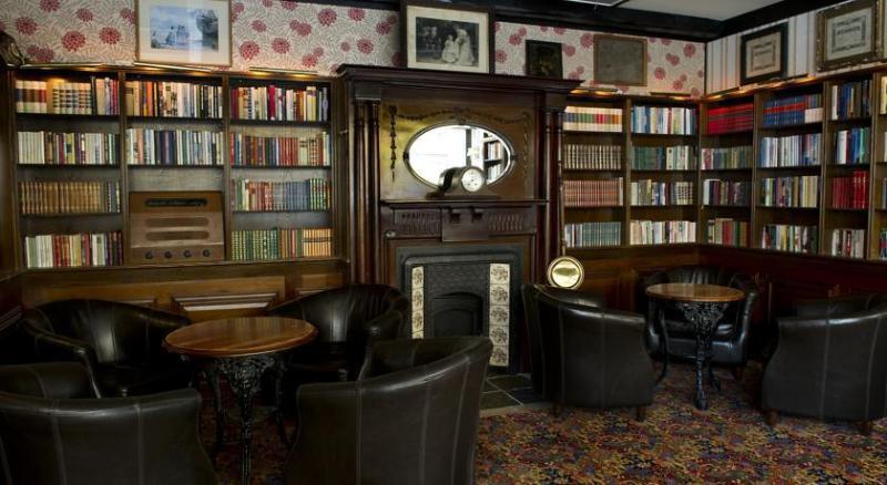 هتل Bishops Arms Koping