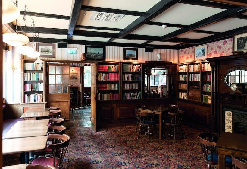 هتل Bishops Arms Koping