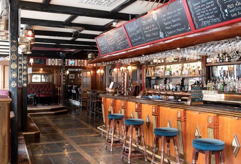هتل Bishops Arms Koping