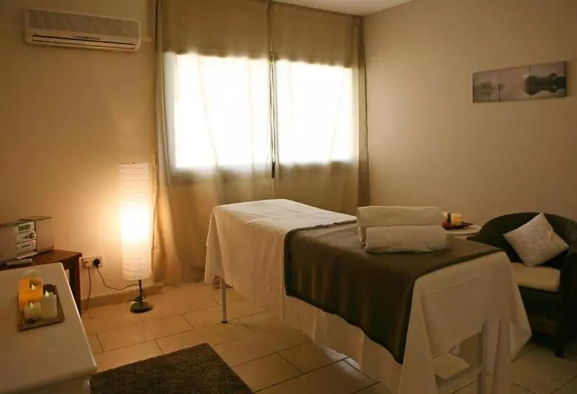 בית מלון כפרי Club Aphrodite