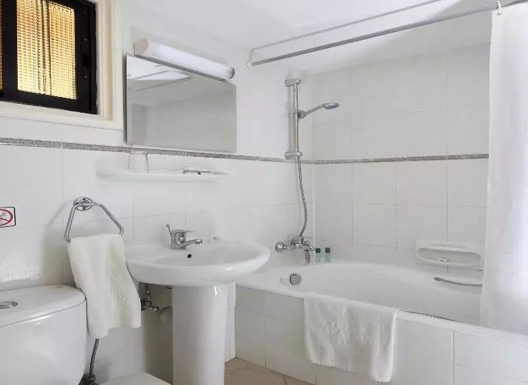 בית מלון כפרי Club Aphrodite