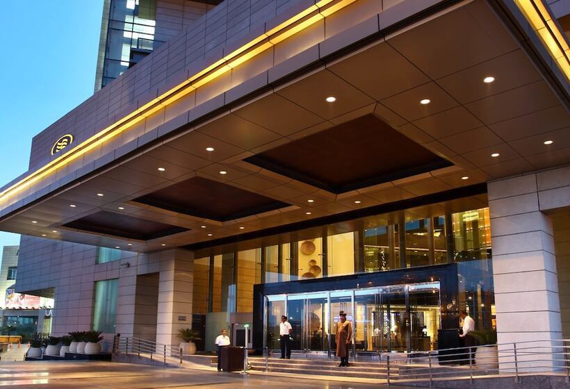 هتل Crowne Plaza New Delhi Rohini, An Ihg