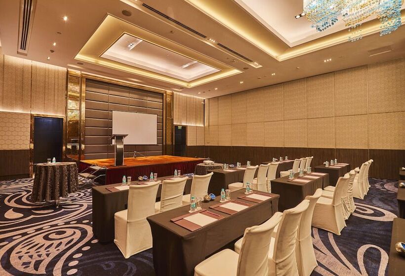 هتل Crowne Plaza New Delhi Rohini, An Ihg