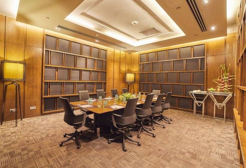 هتل Crowne Plaza New Delhi Rohini, An Ihg