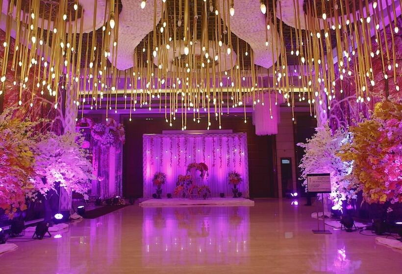 هتل Crowne Plaza New Delhi Rohini, An Ihg