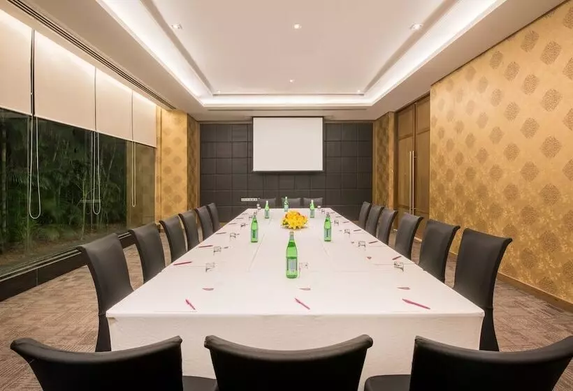 هتل Crowne Plaza New Delhi Rohini, An Ihg