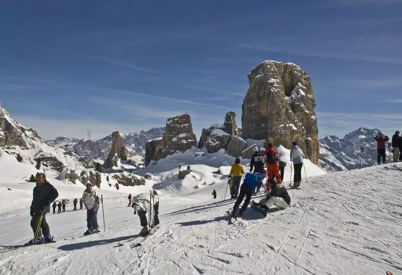 酒店 Panda Cortina Ricarica Auto Elettriche