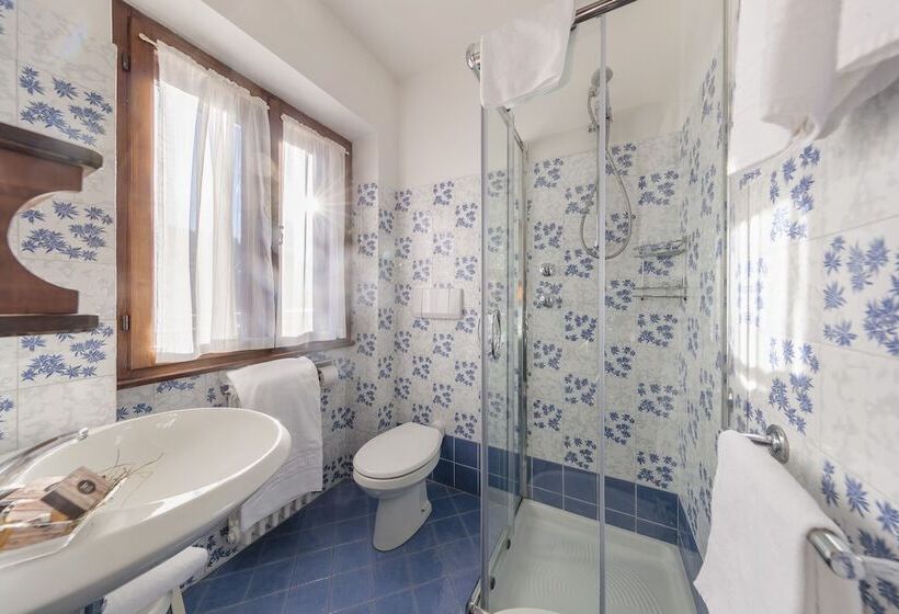 호텔 Panda Cortina  Ricarica Auto Elettriche