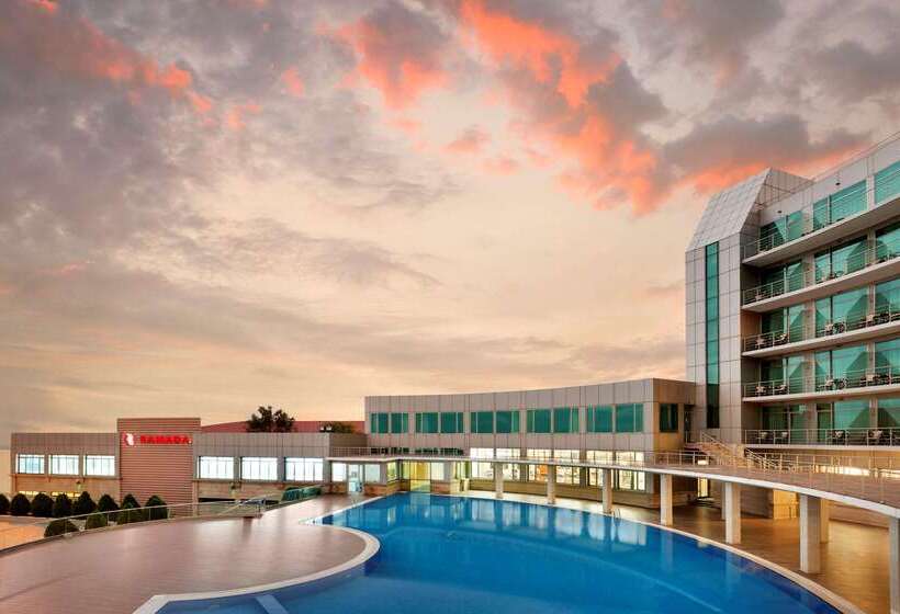 فندق Ramada By Wyndham Baku