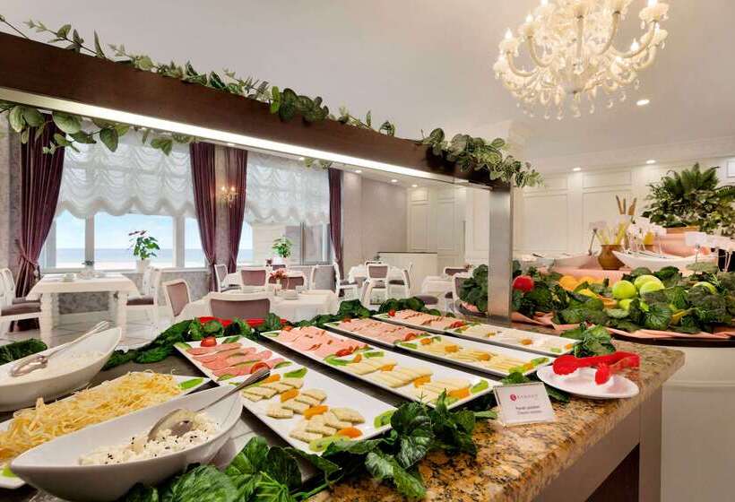 فندق Ramada By Wyndham Baku