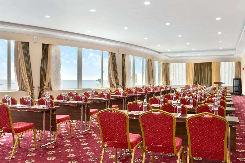 فندق Ramada By Wyndham Baku