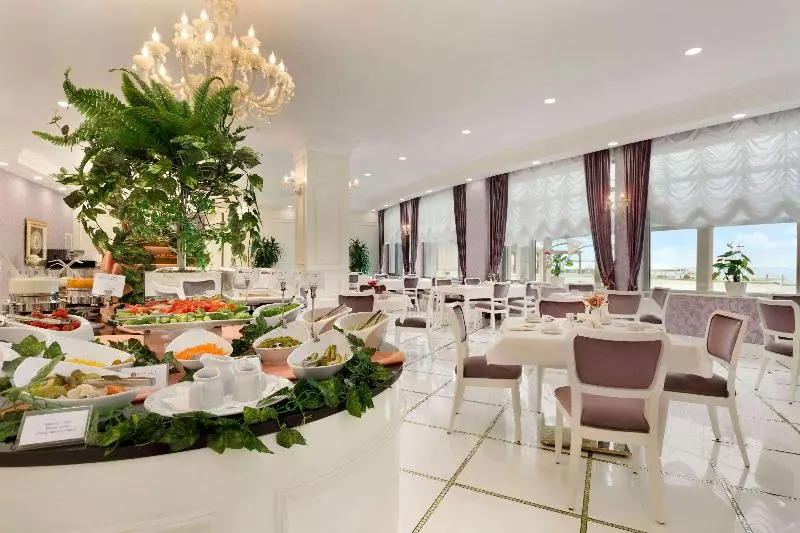 هتل Ramada By Wyndham Baku