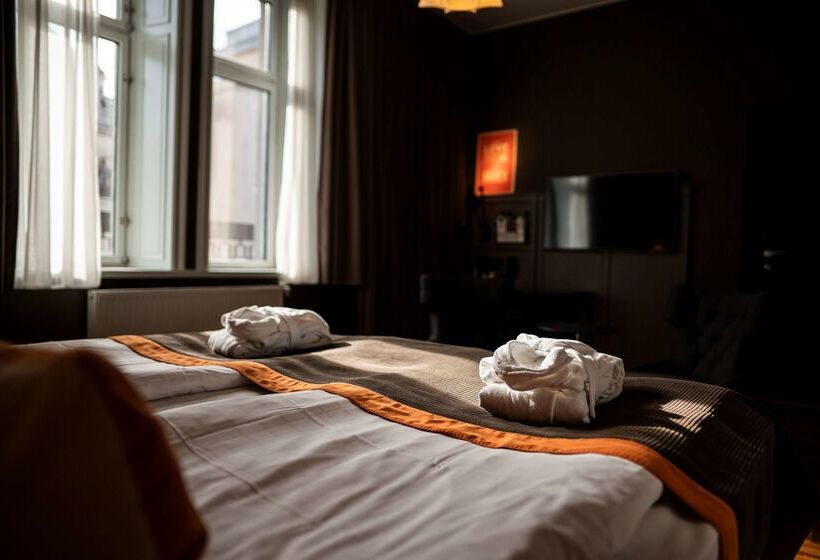 هتل Scandic Grand Central