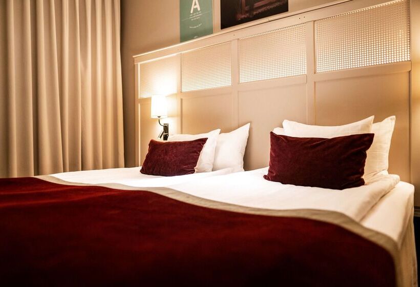 هتل Scandic Grand Central