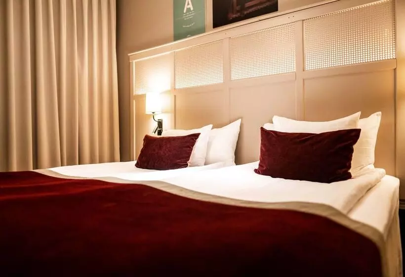 בית מלון כפרי Scandic Grand Central