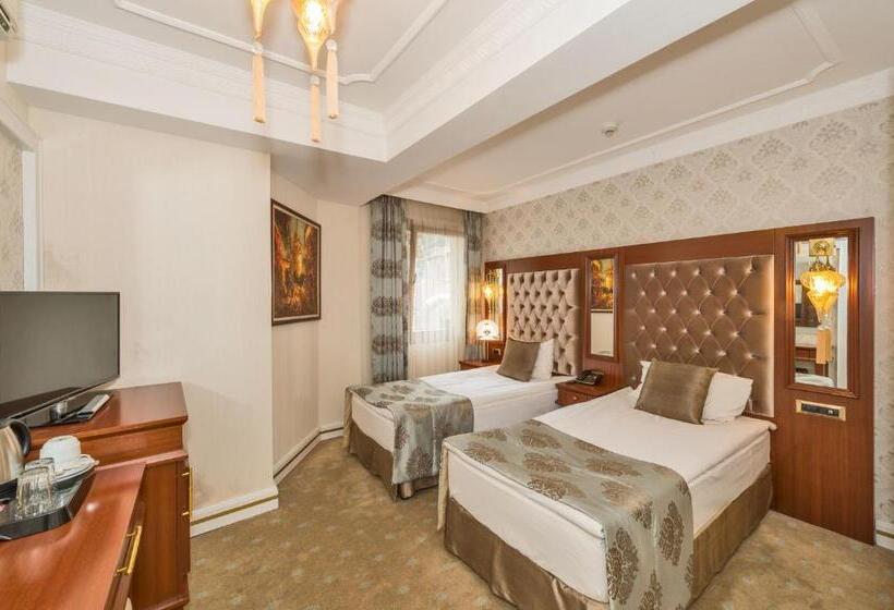 ホテル The Empress Theodora