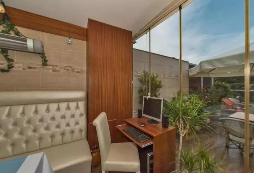 Hotel The Empress Theodora