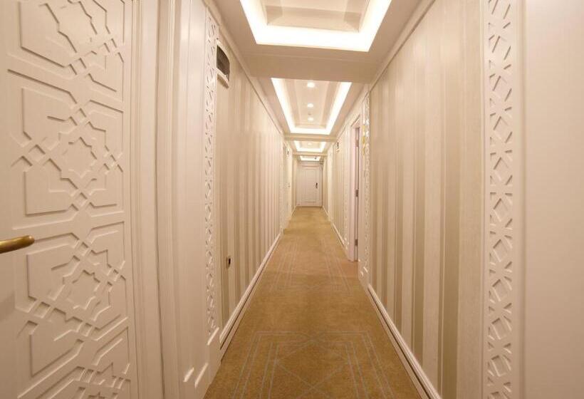 ホテル The Empress Theodora