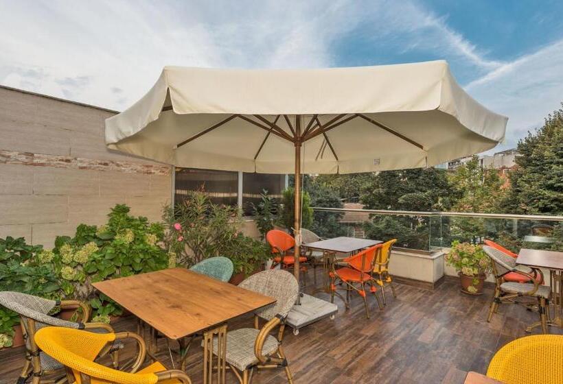 ホテル The Empress Theodora